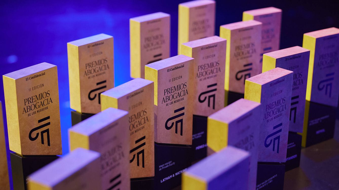 Trofeos de la II Edición de los Premios a la Abogacía de los Negocios. 