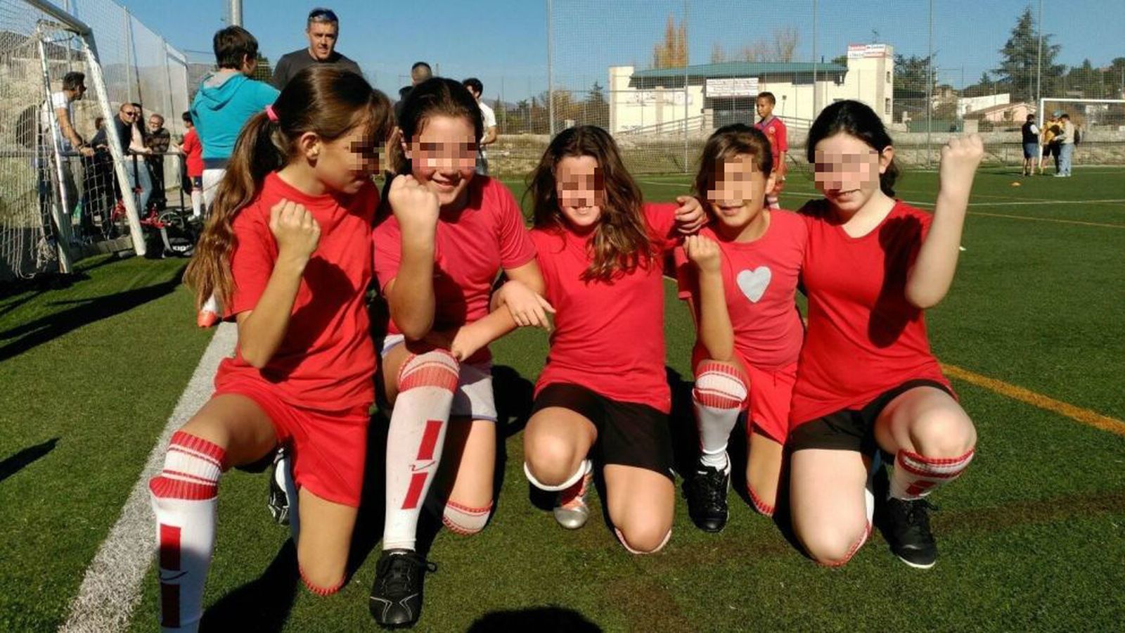 Foto: Canteranas de la escuela de rugby de Vallecas.