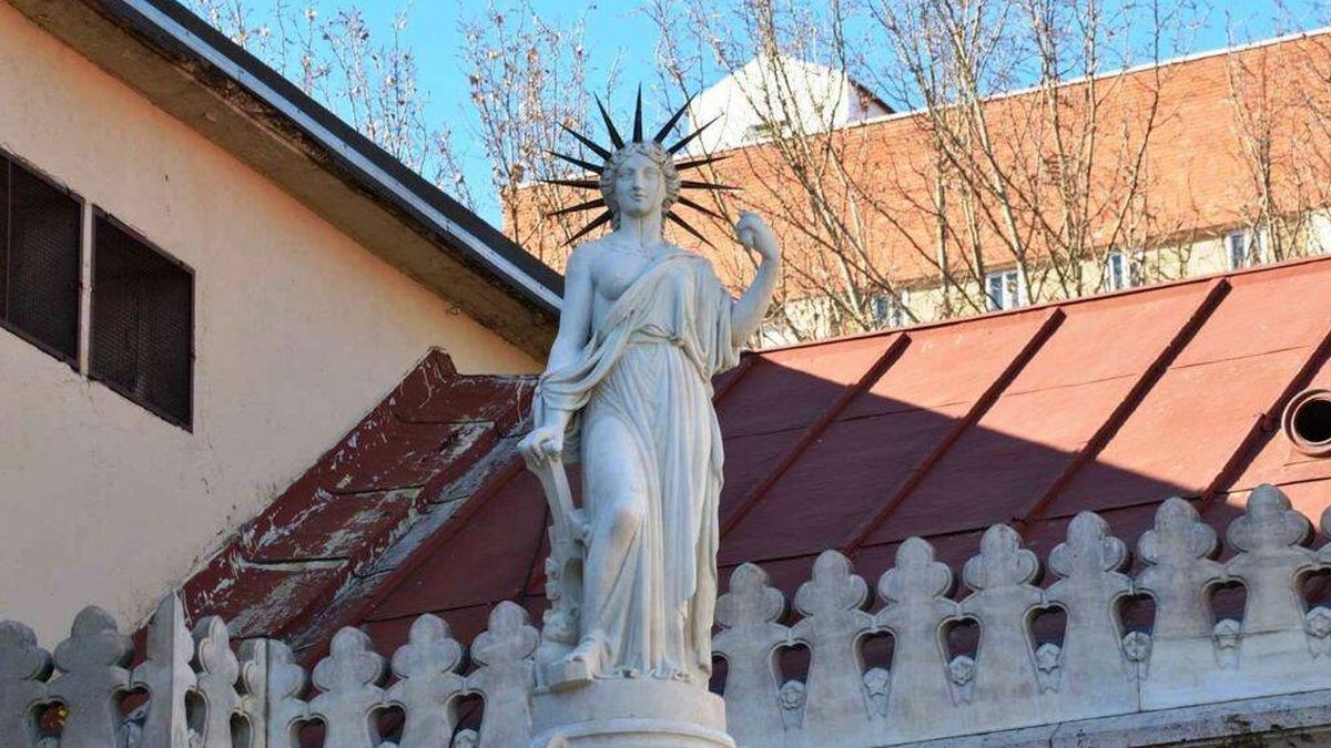 La estatua de la Libertad original no es la de Nueva York: la auténtica es más antigua y la puedes visitar gratis en Madrid