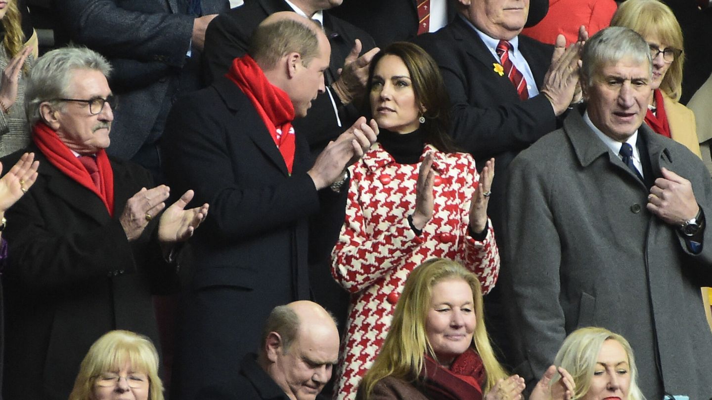 El príncipe Guillermo y Kate Middleton, durante el encuentro. (Reuters/Rebecca Naden)