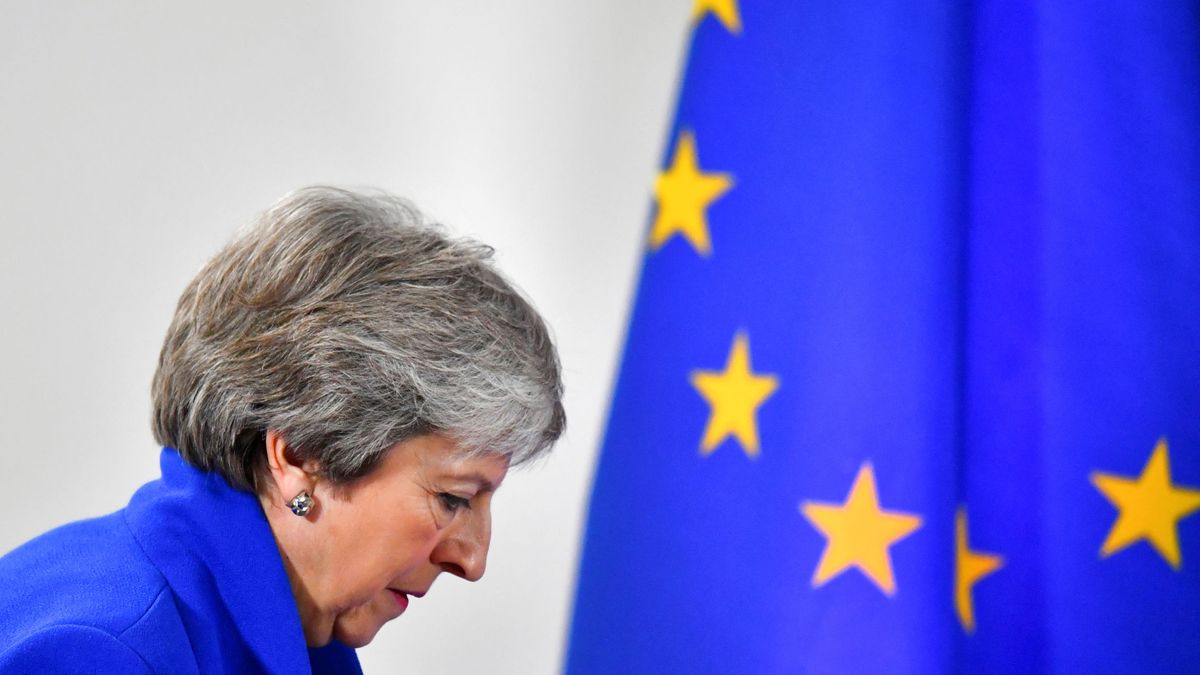 Reacciones a la dimisión de Theresa May: villana en Londres, mártir en Bruselas