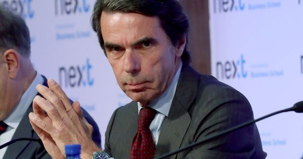 Foto: El expresidente del Gobierno José María Aznar, durante la presentación del libro 'No hay ala oeste en la Moncloa', del escritor Javier Zarzalejos. (EFE)