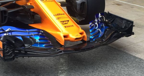 Foto: El nuevo morro de McLaren. (Twitter @Movistar_F1)