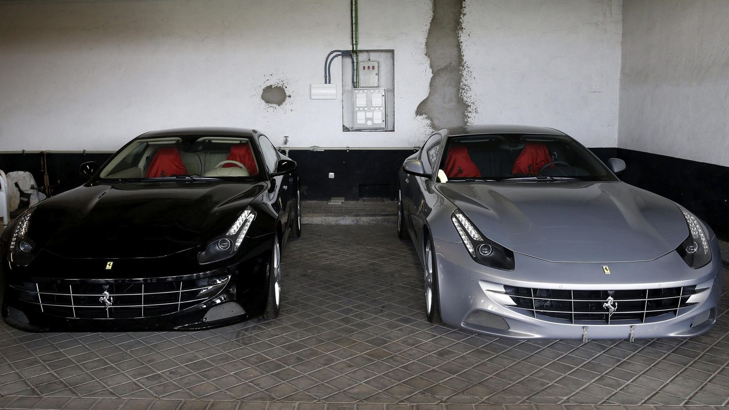 Los dos Ferrari que el jeque de Dubái regaló en 2011 a don Juan Carlos. (EFE)