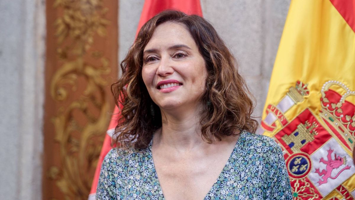 Isabel Díaz Ayuso y su nuevo vestido low cost: firma española y éxito de ventas