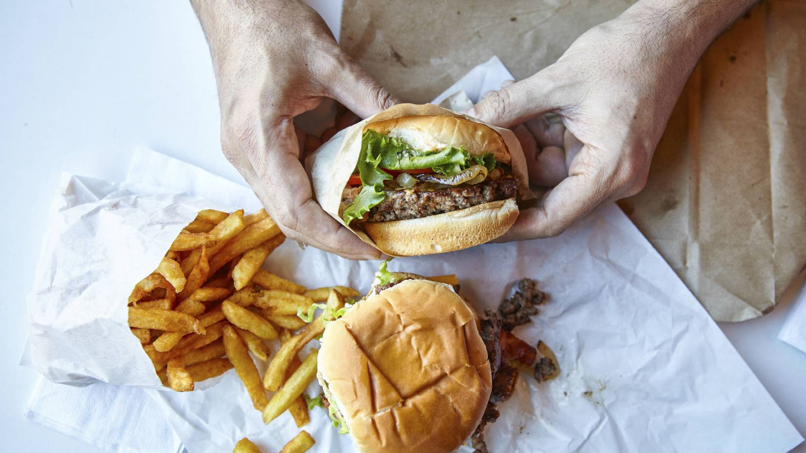 Foto: En general las hamburguesas son seguras, pero no podemos fiarnos de todo lo que compramos. (iStock)