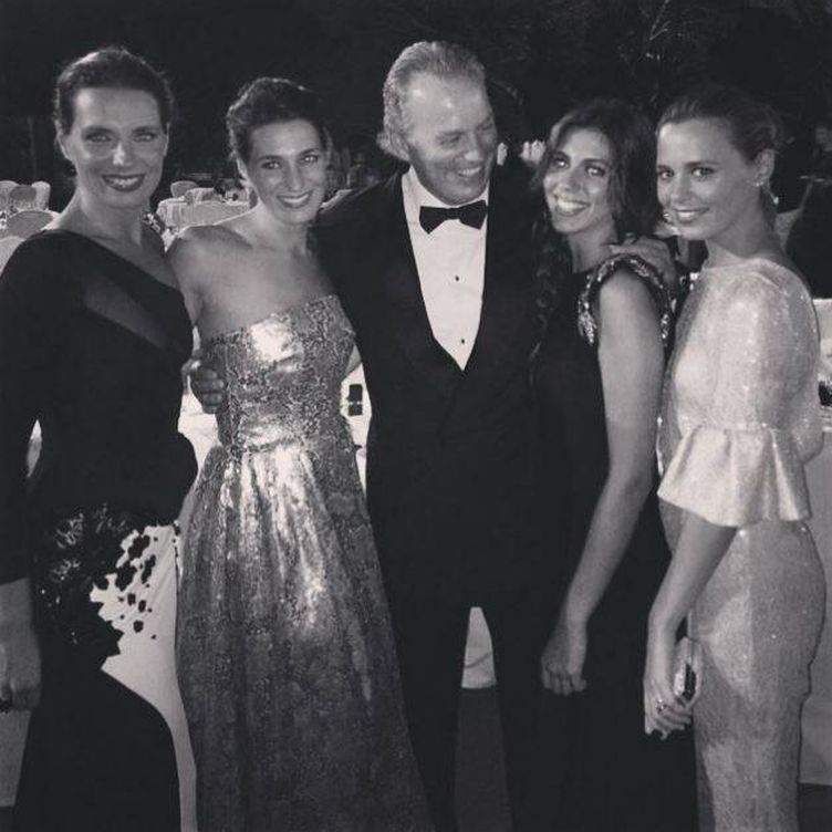 Bertín con sus tres hijas y con Ana Cristina 