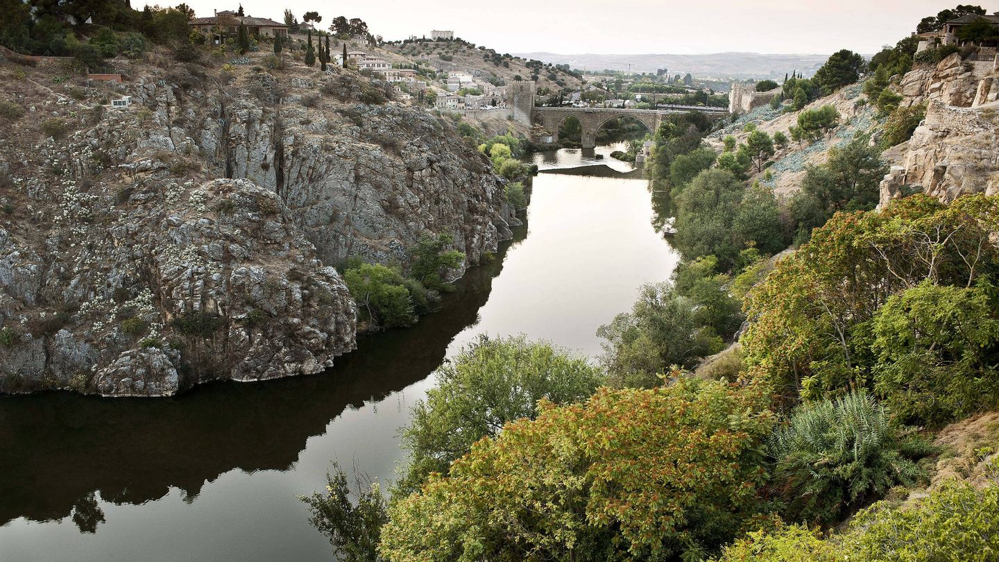 El río Tajo a su paso por Toledo. (EFE)