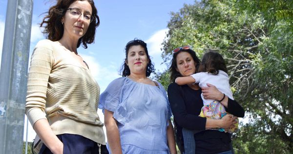 Foto: De izq. a der.: Blanca, Lara y Bárbara, afectadas por la no devolución del IRPF. (M. Z.)
