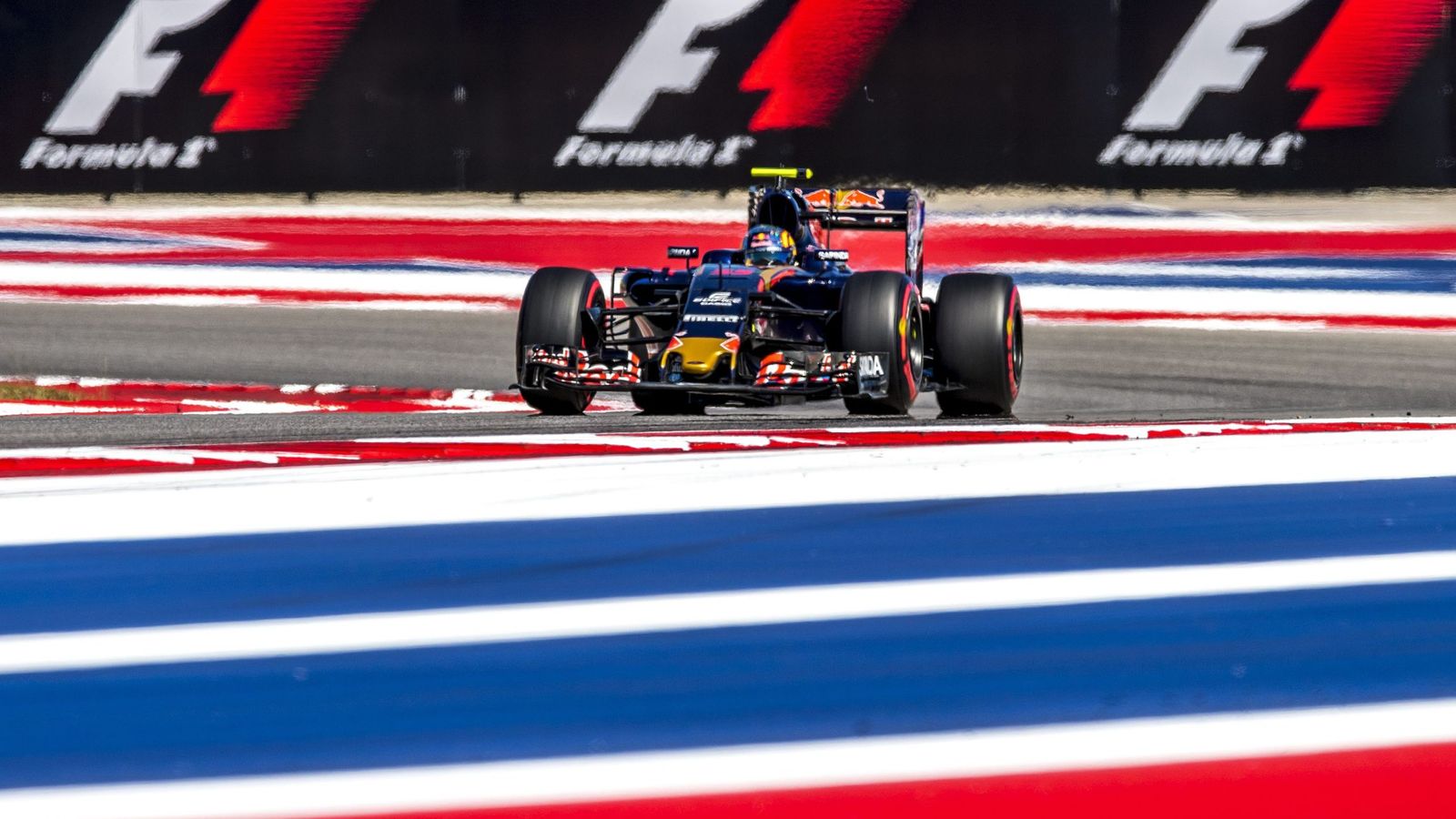 Foto: Carlos Sainz, en su Toro Rosso bajo el sol de Texas.