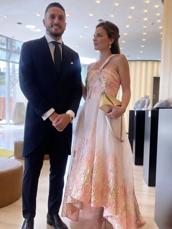 Koke y Beatriz Espejel, en la boda de Jordi Alba y Romarey Ventura. (Instagram @beatrizespejel)