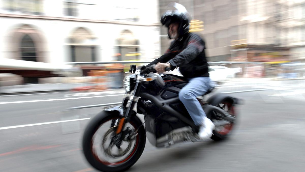 Nadal rebaja la subvención a cada moto eléctrica por la llegada del 'low cost' chino 