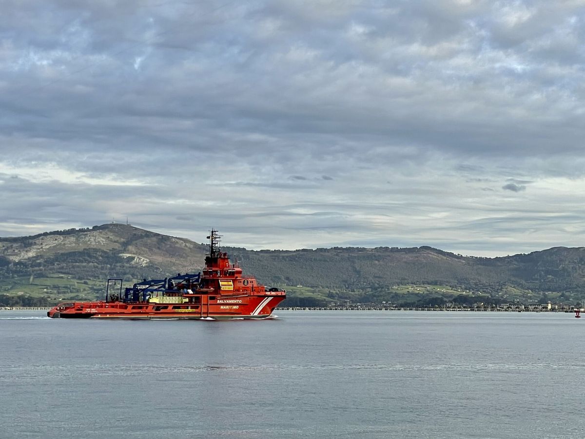 Foto: El barco de Salvamento Marítimo Don Inda. (EFE/Pablo Ayerbe)