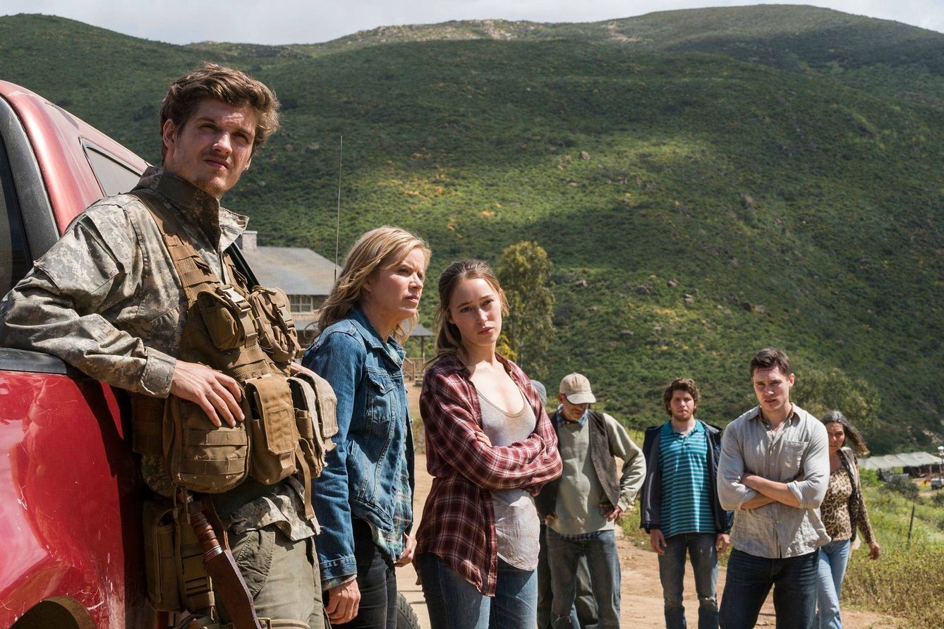 Daniel Sharman y el resto del elenco de 'Fear The Walking Dead'. (AMC)