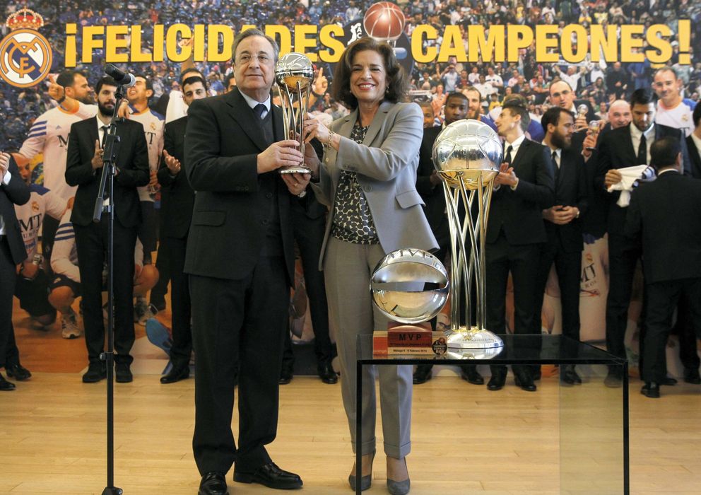Foto: Florentino Pérez y Ana Botella, durante la recepción a los campeones (EFE)