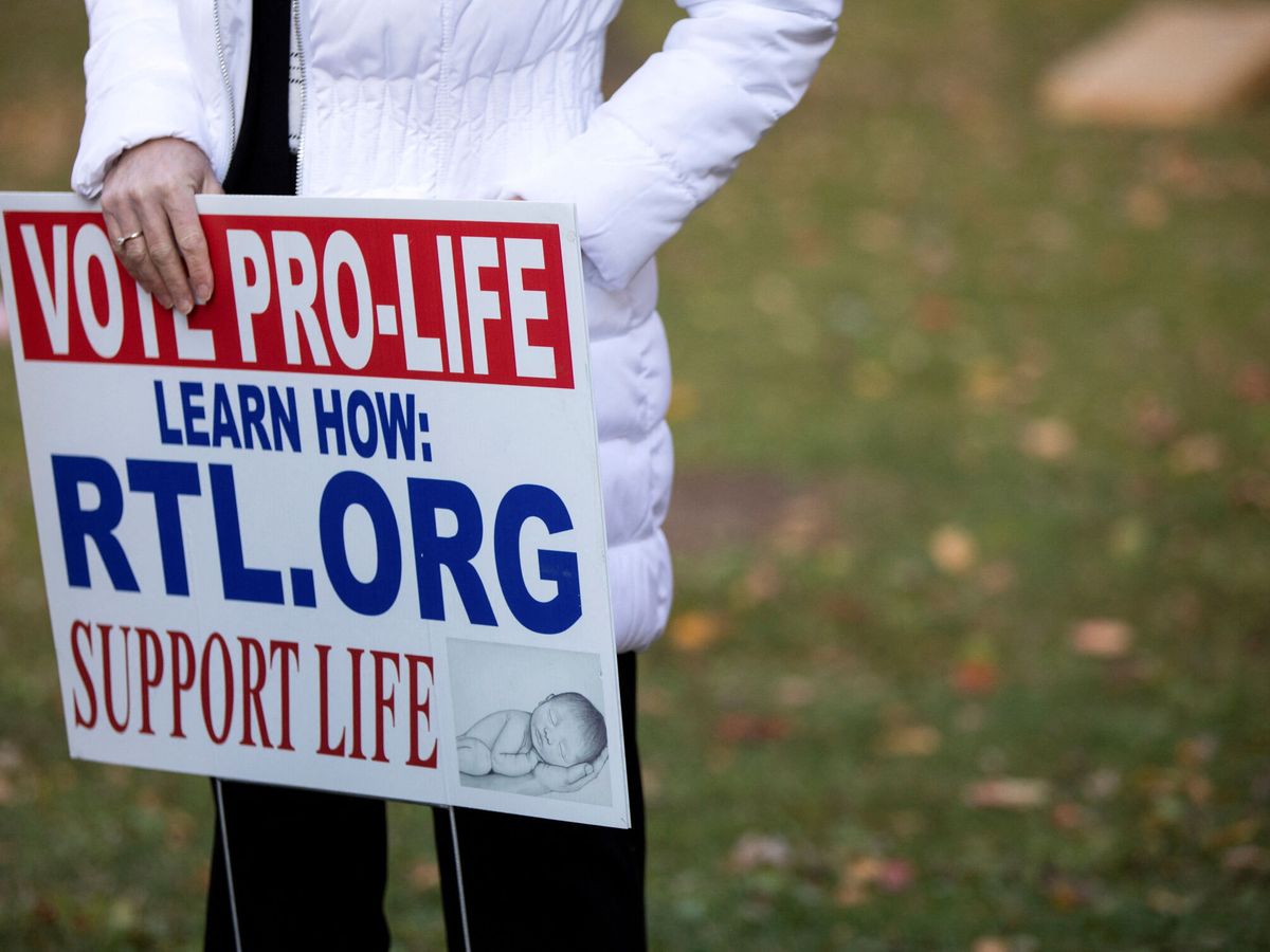 Foto: Un cartel en contra del aborto en Michigan, EEUU. (Reuters/ Emily Elconin)