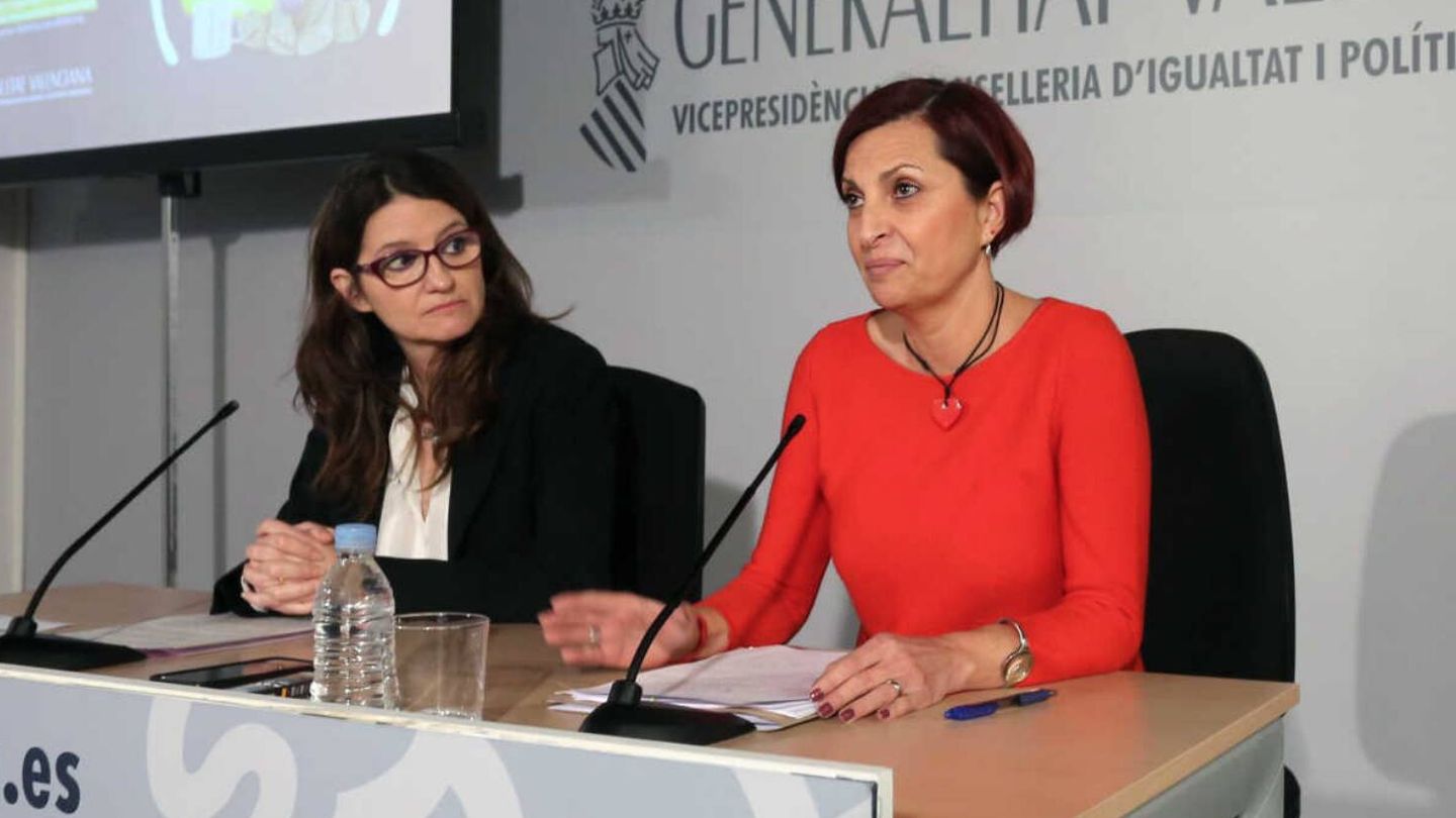 Mónica Oltra y la directora general de Infancia, Rosa Melero. 