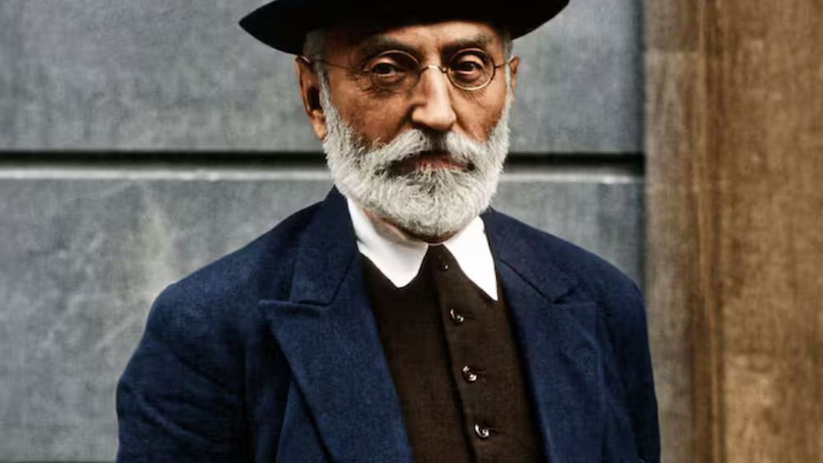 Miguel de Unamuno, escritor y filósofo: “Jamás desesperes; de las nubes negras cae agua limpia”