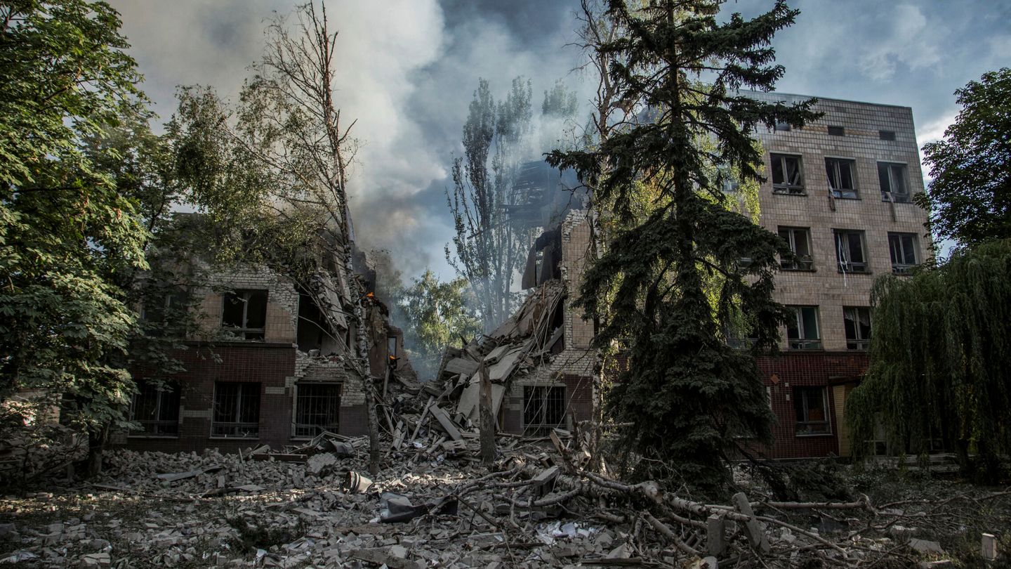 Un edificio destruido en Lisichansk, en la región de Lugansk. ( Reuters/ Oleksandr Ratushniak)