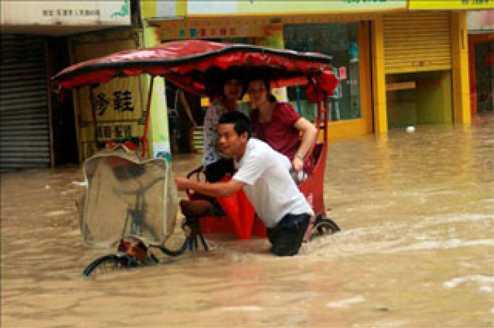 Foto: El tifón 'Morakot' arrasa el este de China tras azotar Taiwán