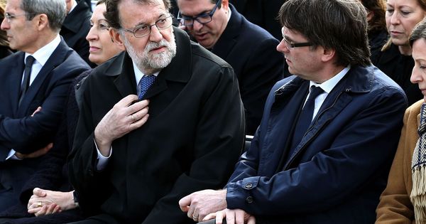 Foto: Fotografía de archivo del jefe del Ejecutivo, Mariano Rajoy, y el expresidente de la Generalitat Carles Puigdemont. (EFE)