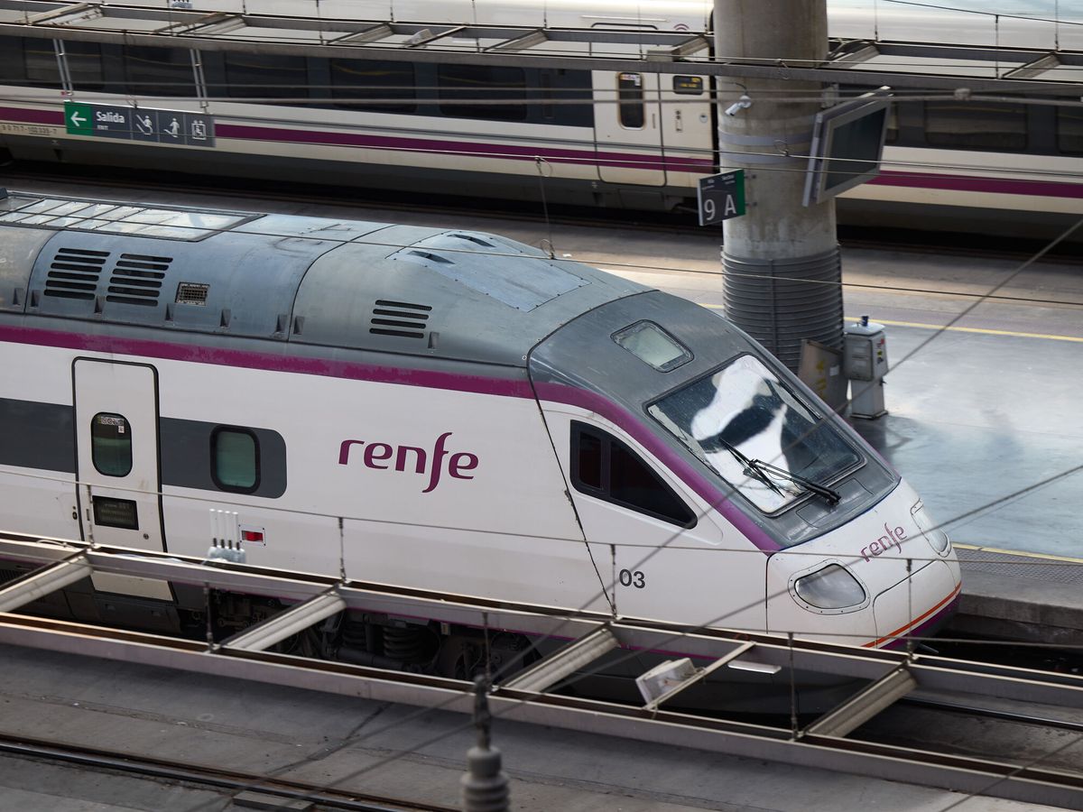 Foto: Foto de archivo de un tren de Renfe. (Europa Press/Jesús Hellín)