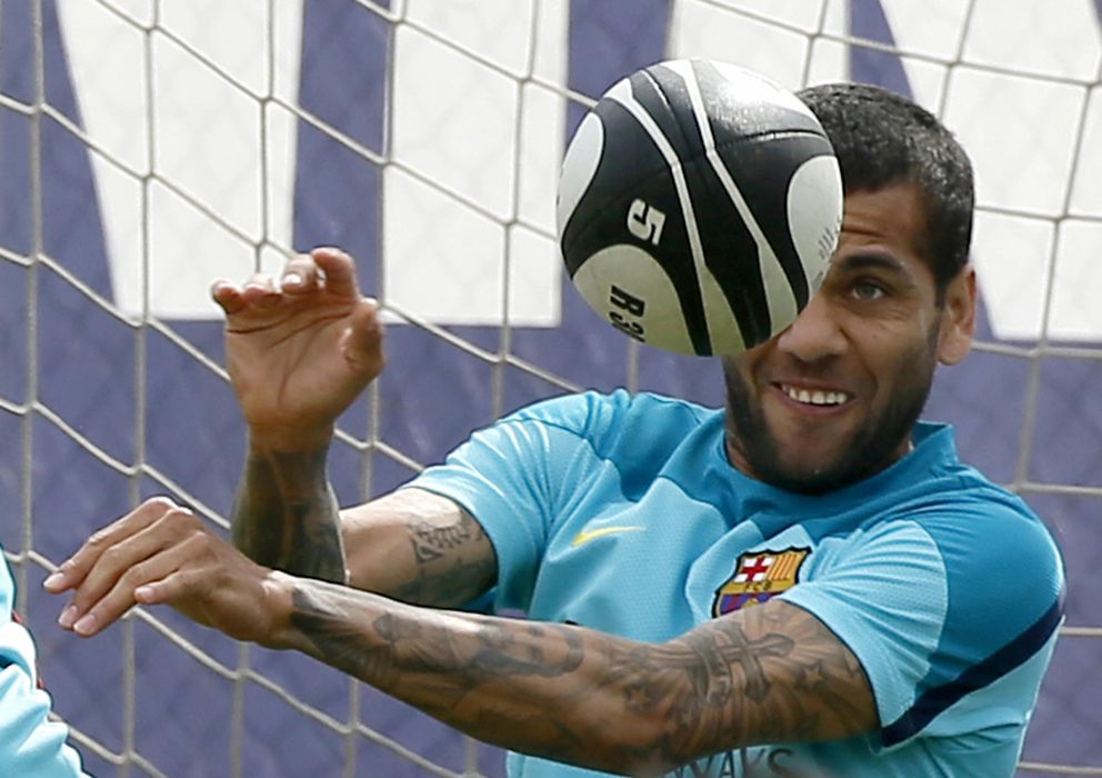Foto: Dani Alves, durante un entrenamiento del Barcelona (Reuters)