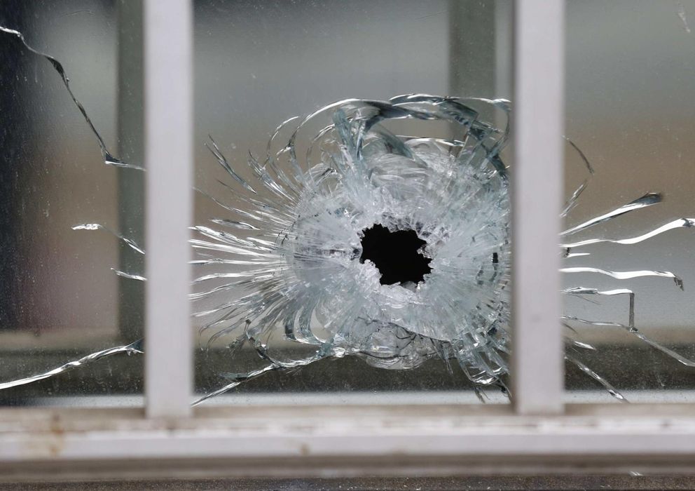 Foto: Un disparo en la redacción de 'Charlie Hebdo' en París (Reuters)