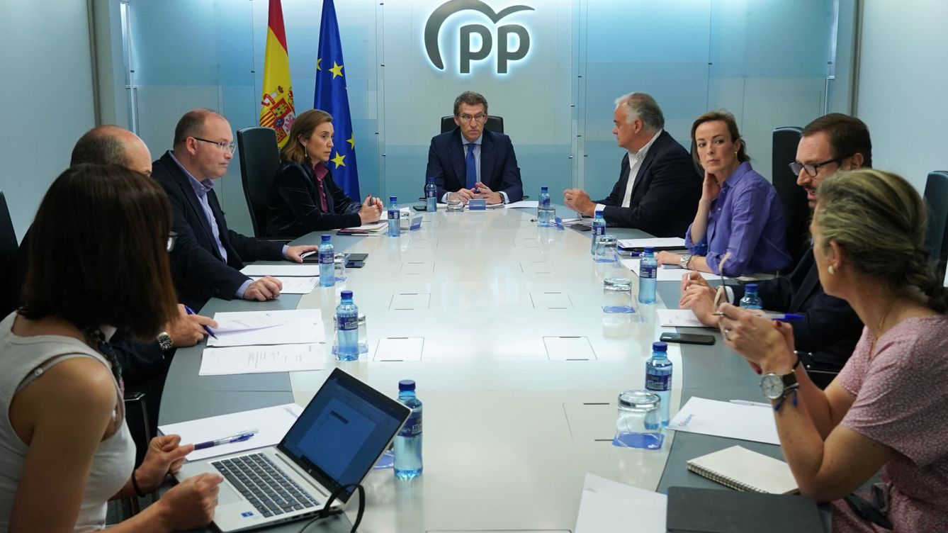 Foto: El presidente del PP, Alberto Núñez Feijóo (c), preside el Comité de Dirección de la formación. (EFE/PP/Diego Crespo)