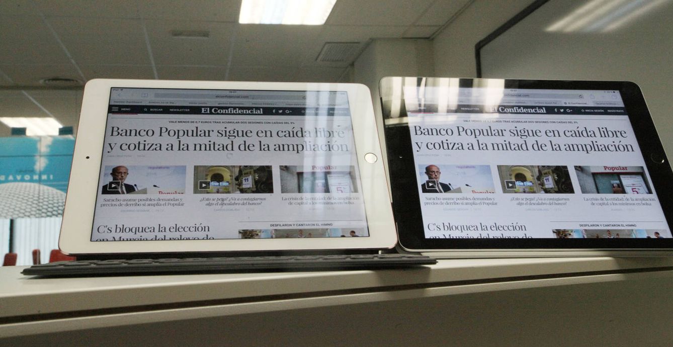 Uno de los aspectos en los que el iPad Pro es superior es la pantalla. En la imagen se puede apreciar como los reflejos en el normal (a la derecha) son más pronunciados. (Enrique Villarino)