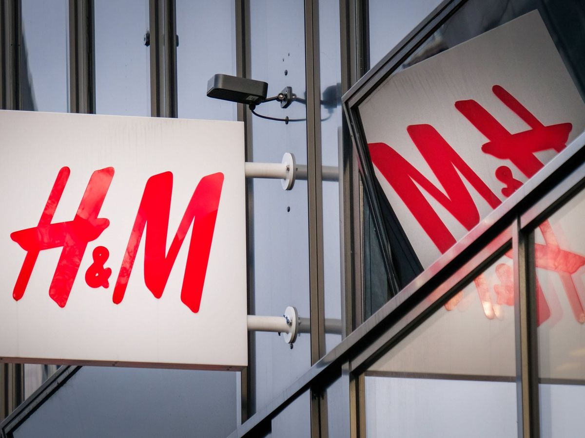 Foto: Logotipo de H&M en una tienda en Bremen (Alemania). (EFE/Focke Strangmann)
