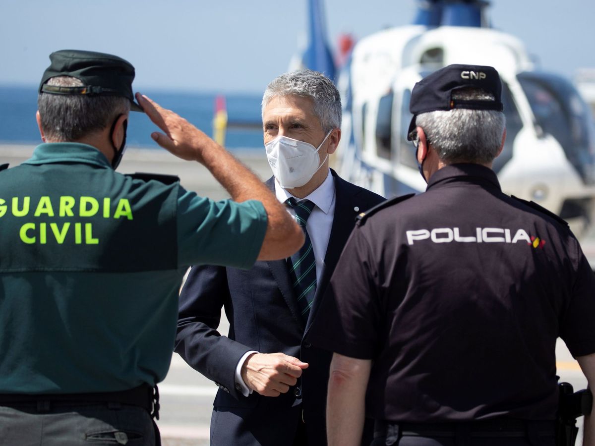 Foto: El ministro del Interior, Fernando Grande-Marlaska, a su llegada a Ceuta. (EFE)