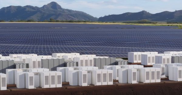 Foto: La instalación cuenta con 272 baterías. (Tesla)