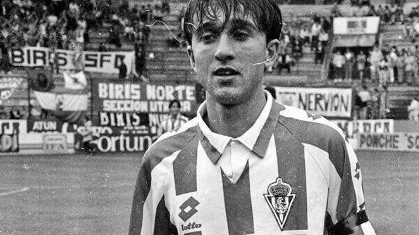 Un joven Juanele con la camiseta del Sporting de Gijón