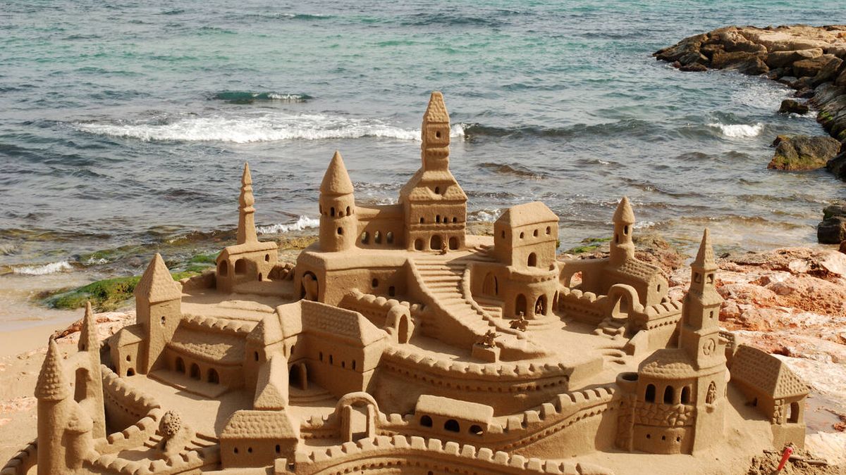 La ingeniería que esconden los castillos de arena: arquitectura y ciencia a pie de playa