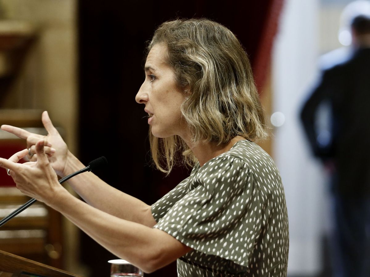 Foto: Laia Estrada, diputada de la CUP y nueva cabeza de lista, en el Parlament. (EFE/Andreu Dalmau)