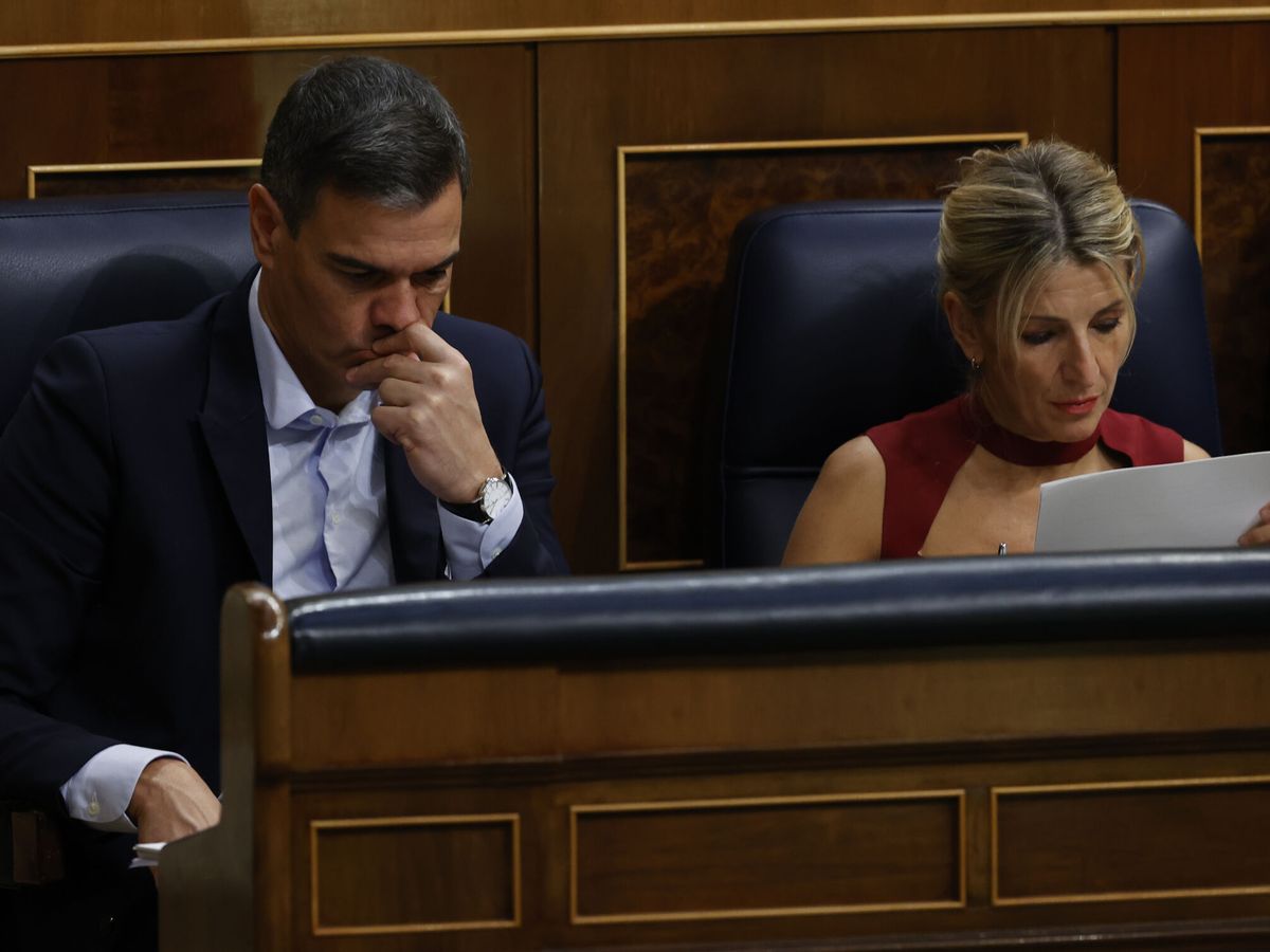 Foto: Sánchez, junto a Yolanda Díaz en el Congreso. (EFE/Javier Lizón)