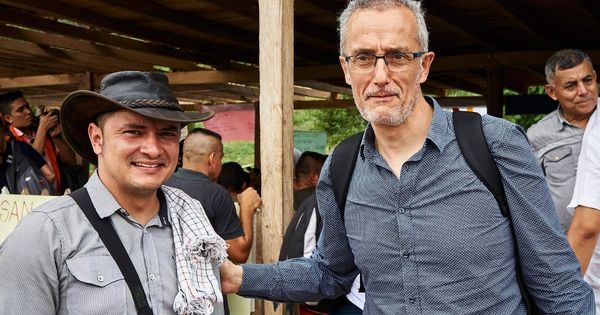 Foto: Carlos Barandiaran, a la izquierda, junto a Luis Camilo Londoño, secretario de ECOMUN, en Colombia. (EC)