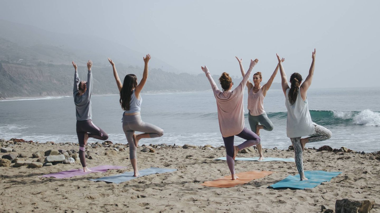 Tipos de yoga y cuál escoger según tu cuerpo y tus objetivos. (Kaylee Garrett para Unsplash)