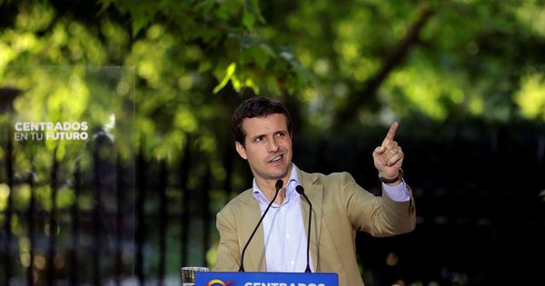 Foto: Pablo Casado, participa en un acto electoral en el Parque de Abastos de Aranjuez. (EFE)
