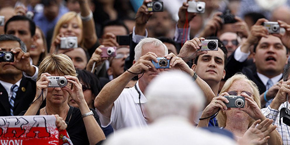 Foto: Benedicto XVI proclama beato a Juan Pablo II