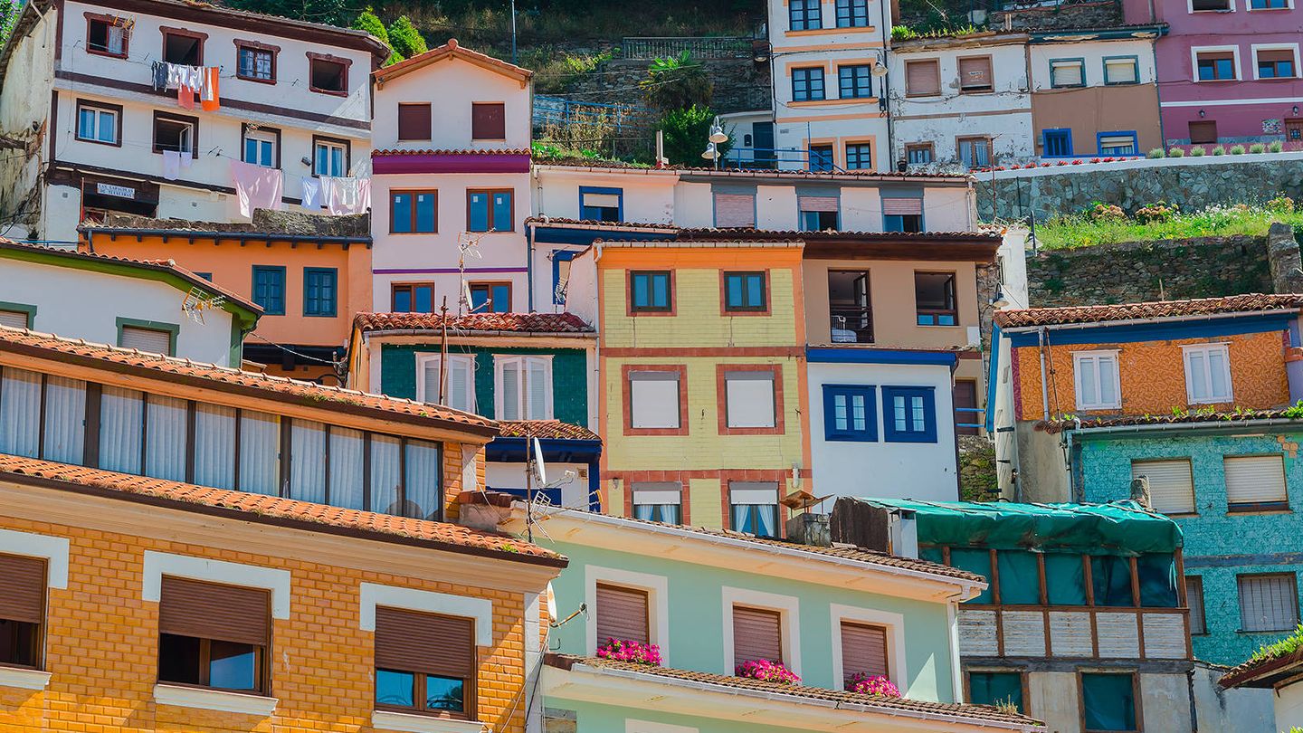 Las casas de colores del barrio de pescadores. (Foto: Vive Cudillero)