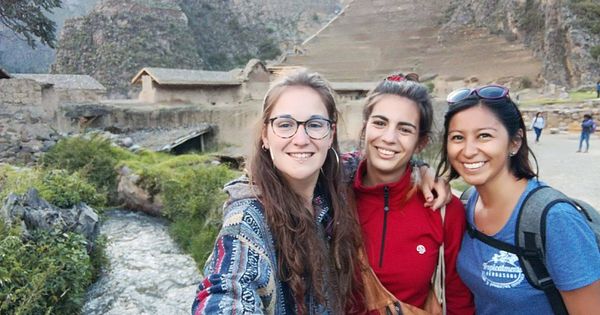 Foto: En el extremo derecho, Nathaly Salazar, española desaparecida en Cuzco desde el 2 de enero. (Imagen cedida)