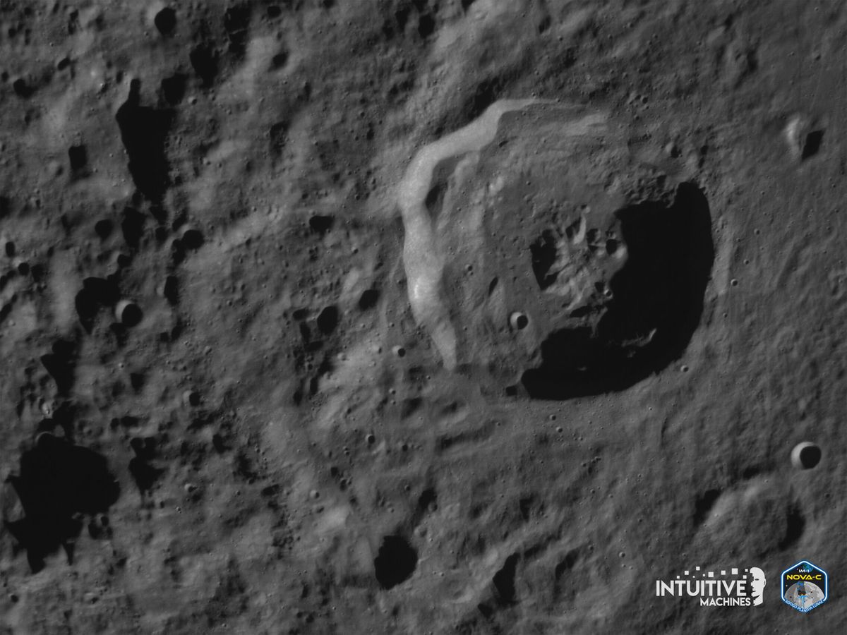 Foto: Odiseo toma foto de la Luna previa a su histórico alunizaje. (EFE/Intuitive Machines)