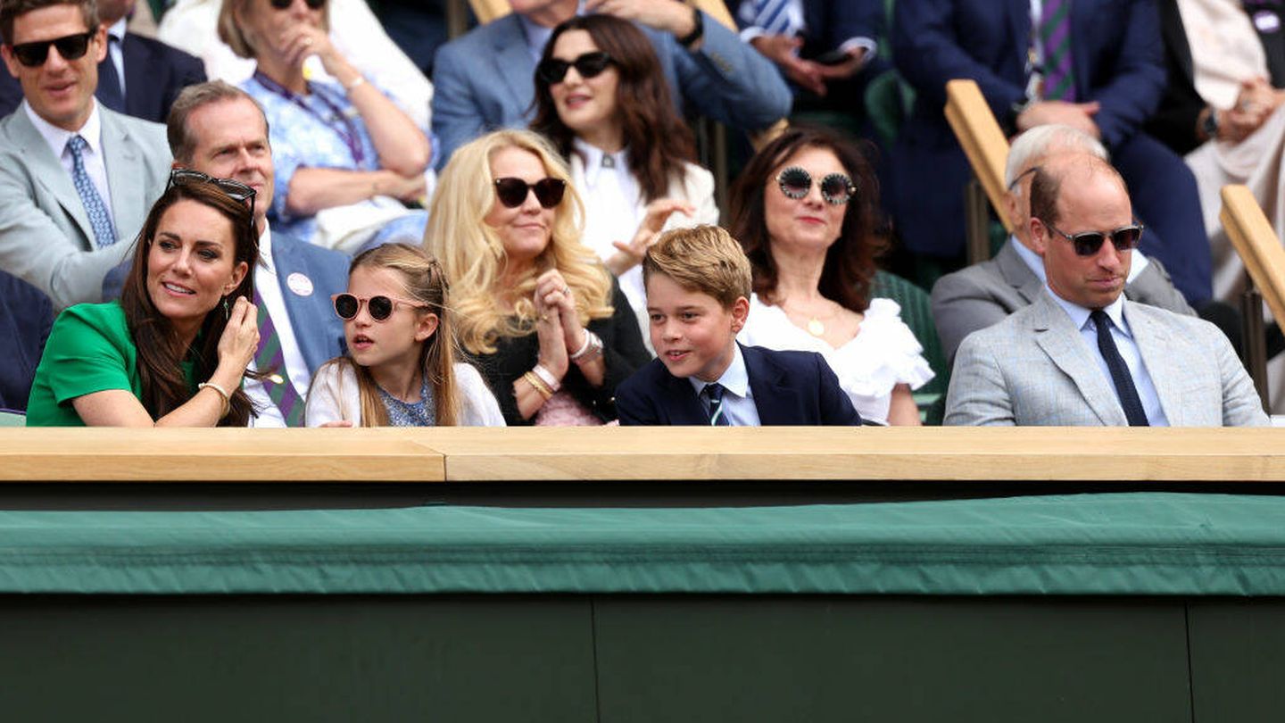 Los príncipes de Gales, con sus hijos Charlotte y George en Wimbledon. (Getty)