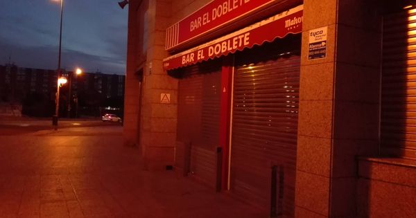 Foto: El Doblete, uno de los bares que ya han echado el cierre. (Samuel Ruiz)