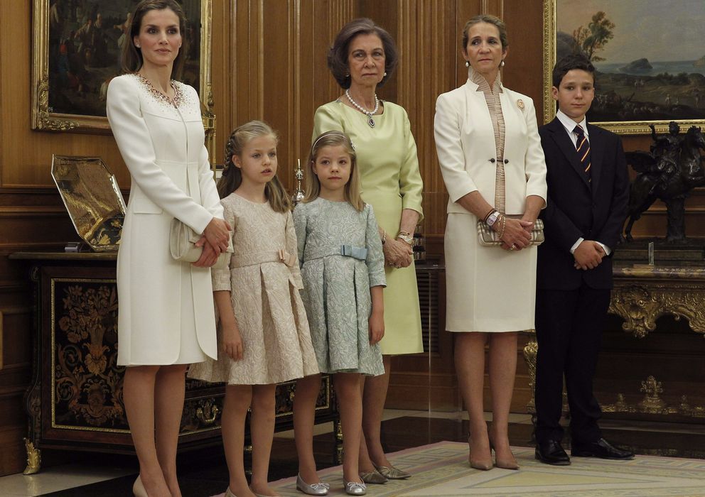 Foto: La Familia Real durante la entrega del fajín de las Fuerzas Armadas al Rey Felipe VI (EFE)