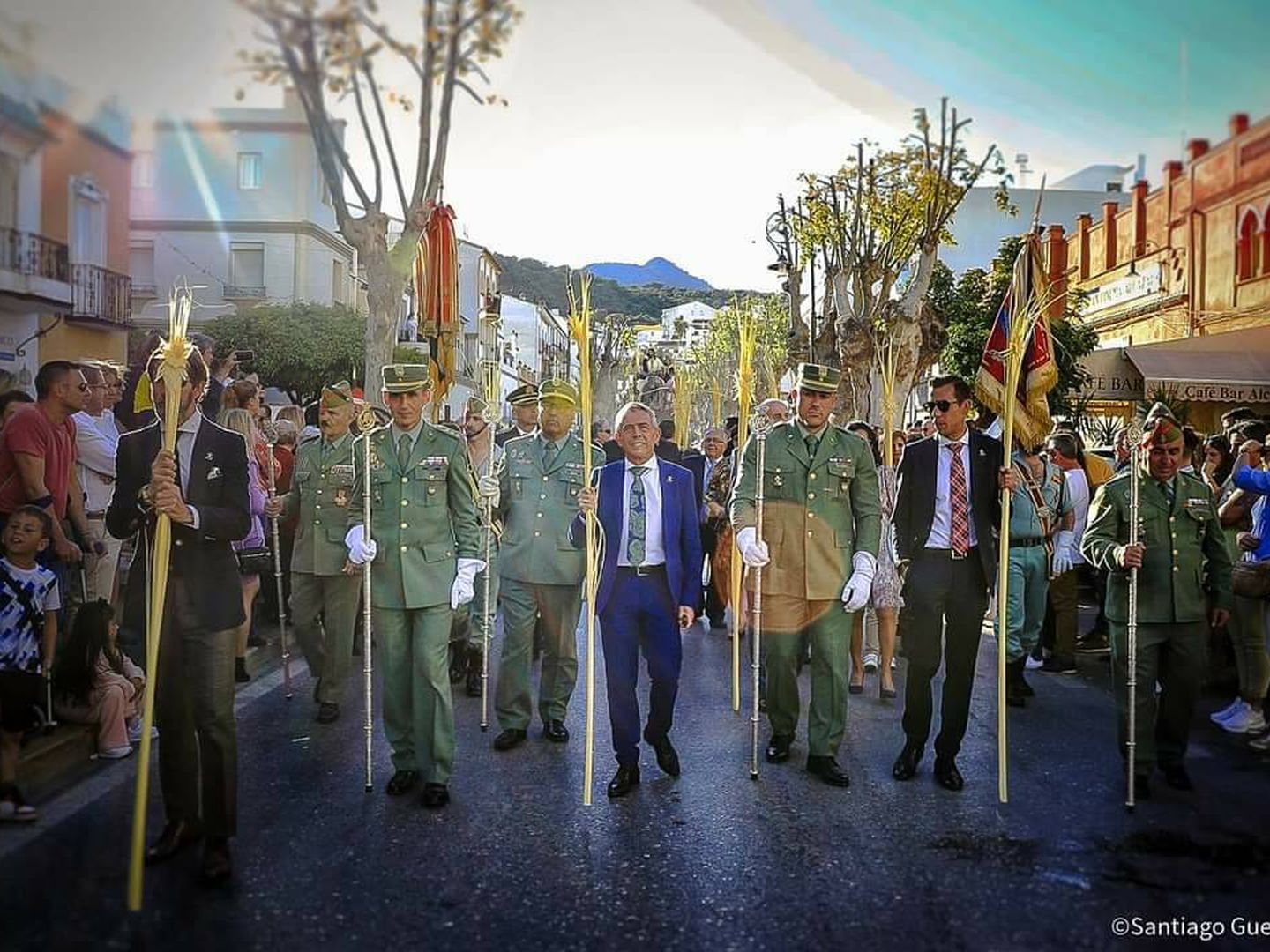 El Turronero, con la Legión en Ubrique. (Santiago Guerrero/Cortesía)