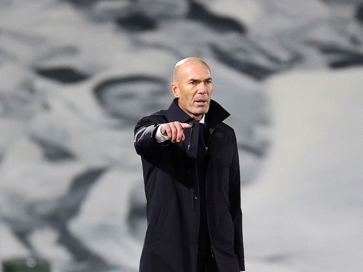 Foto: Zidane da instrucciones durante un partido del Real Madrid. (Efe)