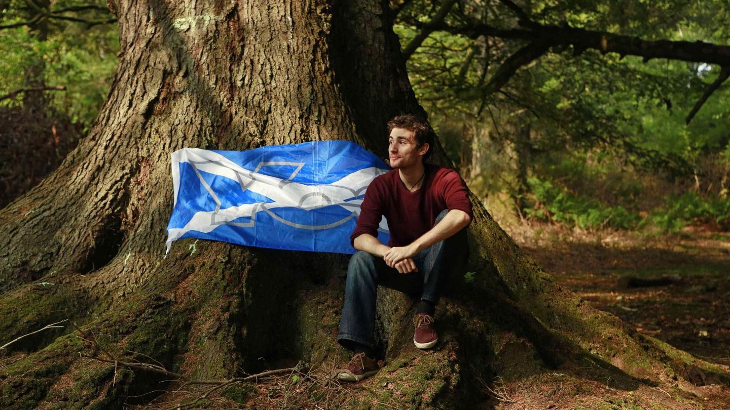 Lewis Macaskill, graduado universitario y activista por la independencia, en Stornoway, isla de Lewis (Reuters).
